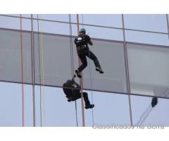 limpeza de janelas e vidros em altura alpinista industrial rj rio de janeiro