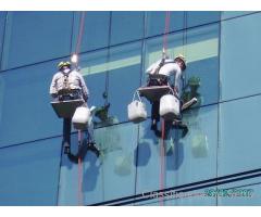 Equipe de limpeza de janelas em altura alpinismo industrial rapel rj rio de janeiro